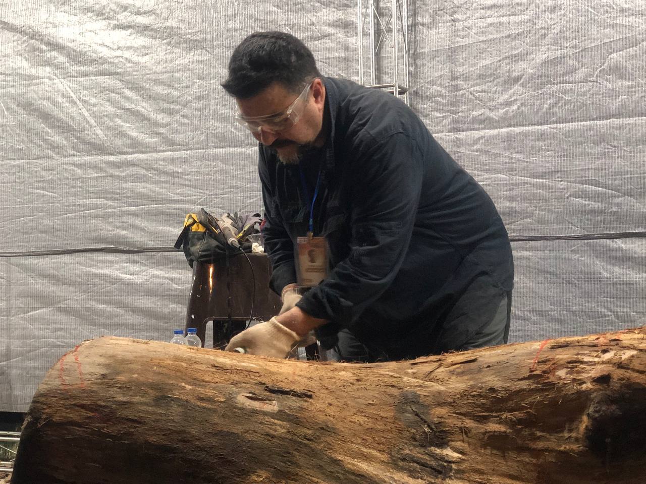 نخستین جشنواره مجسمه های چوبی لاهیجان آغاز بکار کرد